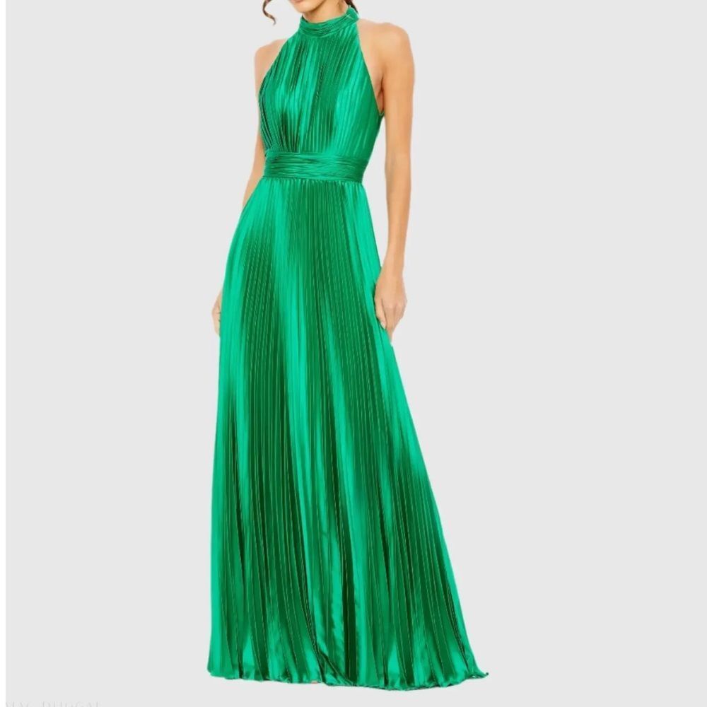 MAC DUGGAL - Green Sleeveless Halter Neck Pleated Satin Gown